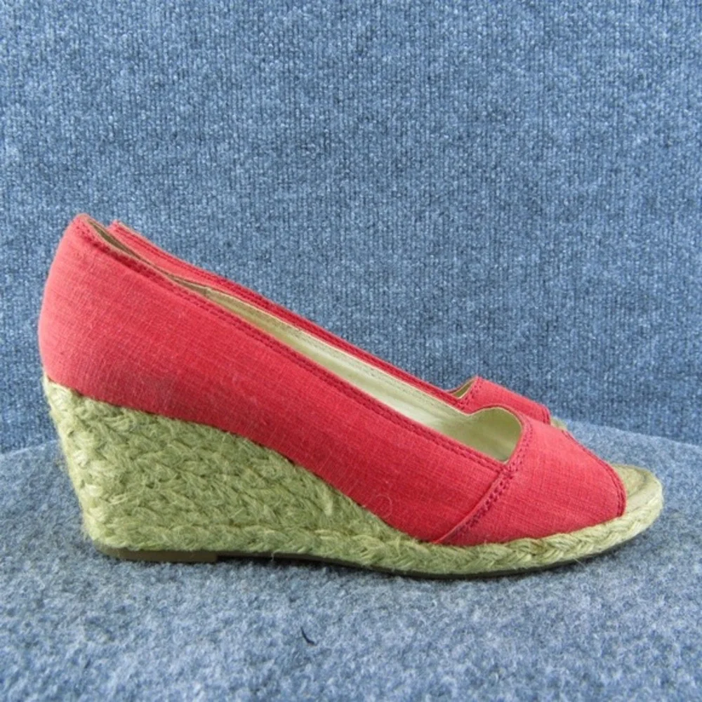 Lucky‎ Brand  Women Peep Toe Heel Shoes Red Fabric Size 5.5 Medium